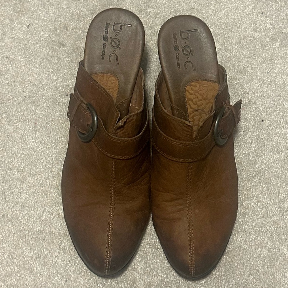 Very comfortable boot. Worn a few times inside only. In great condition